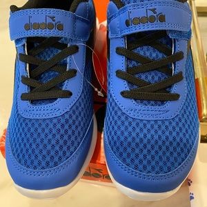 Boys size 2 Diadora running shoes